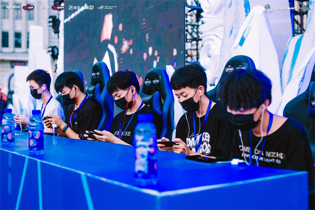 承担的不仅 承担的不仅